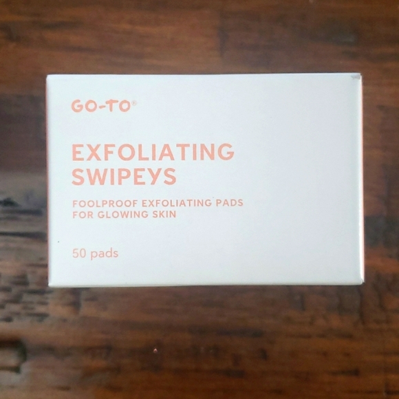 Go-to exfoliating swipes. - Picture 1 of 4
